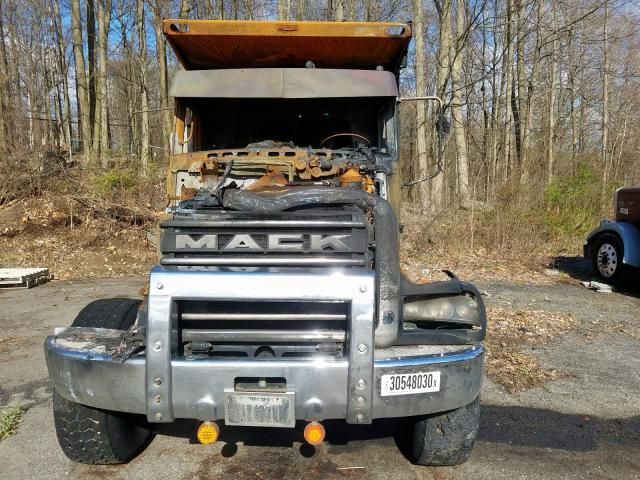 2016 Mack 700 GU700