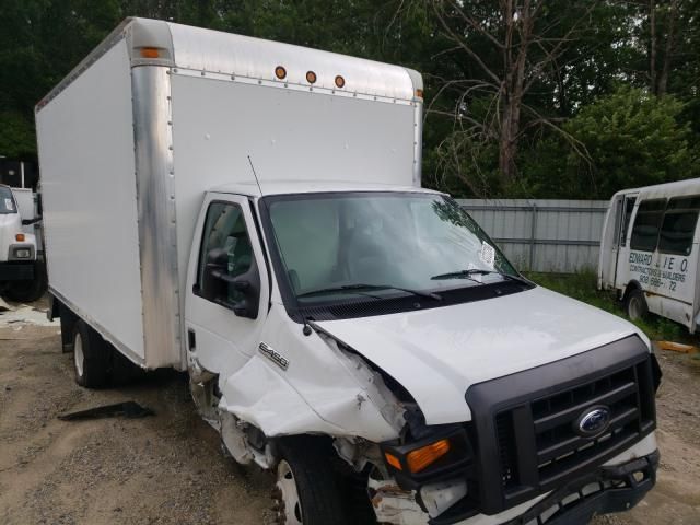 2008 Ford Econoline E450 Super Duty Cutaway Van