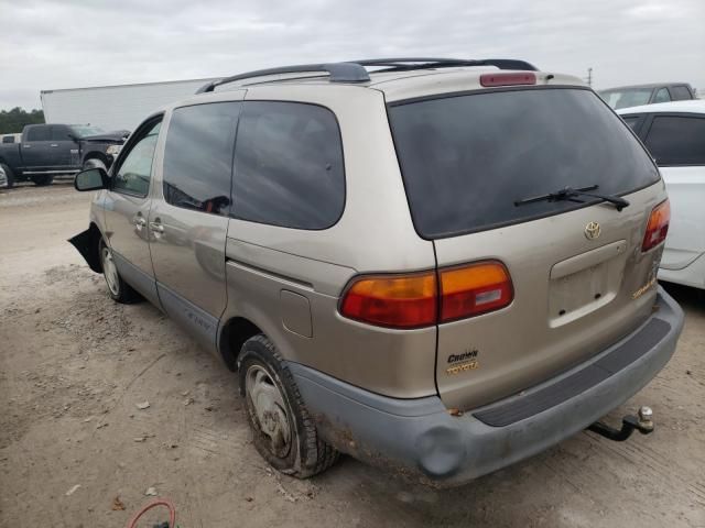 2000 Toyota Sienna LE