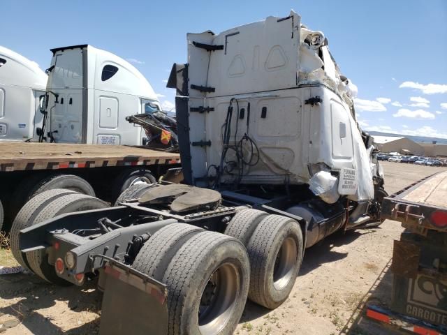 2020 Freightliner Cascadia 126