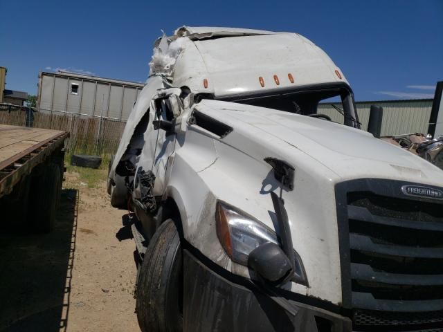 2020 Freightliner Cascadia 126