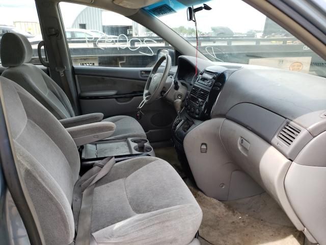 2004 Toyota Sienna CE