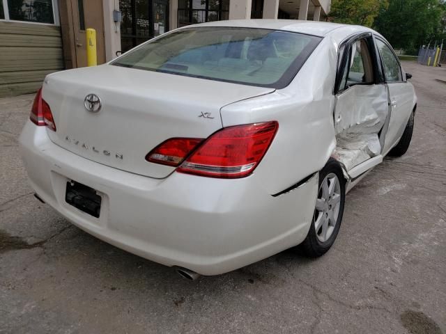 2005 Toyota Avalon XL