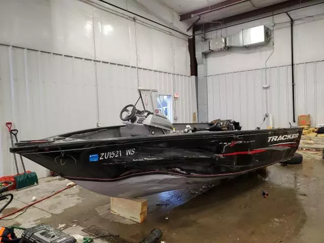 2019 Tracker Boat