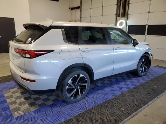 2022 Mitsubishi Outlander ES