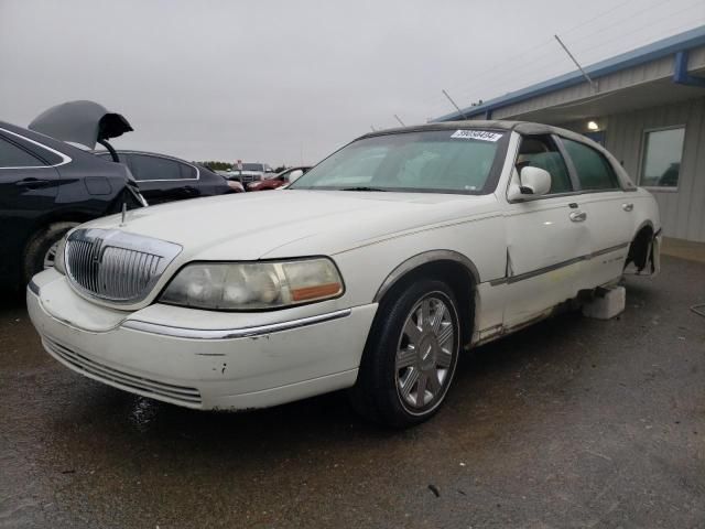 2005 Lincoln Town Car Signature Limited