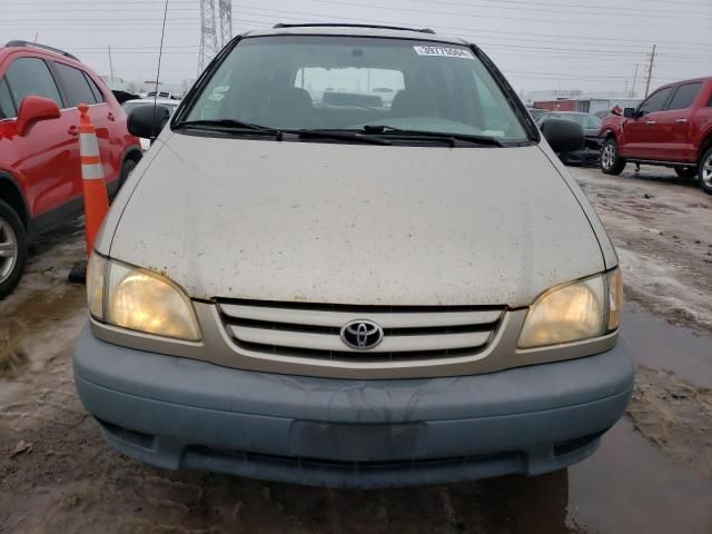 2001 Toyota Sienna LE