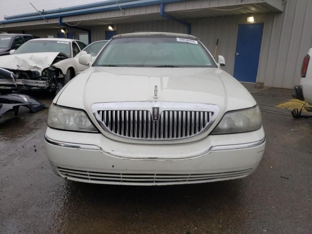 2005 Lincoln Town Car Signature Limited