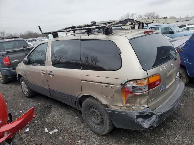 2000 Toyota Sienna LE