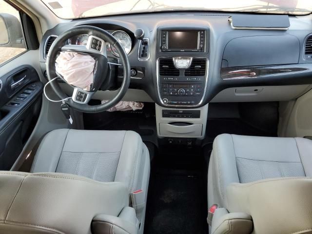 2014 Chrysler Town & Country Touring L