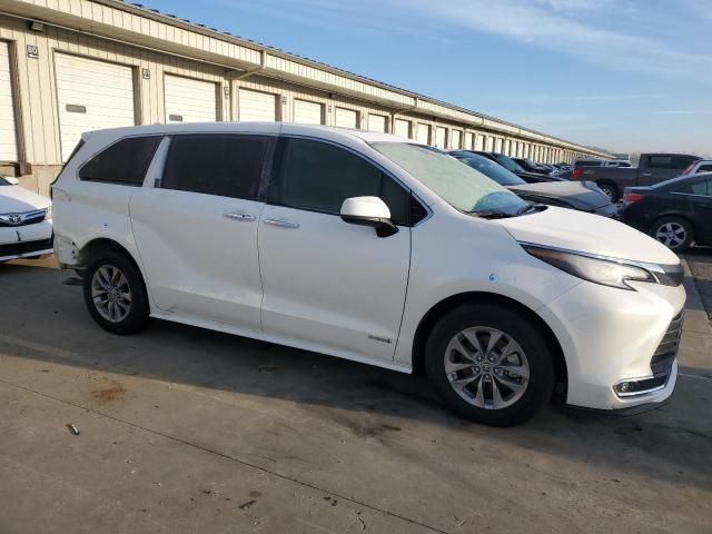 2021 Toyota Sienna XLE