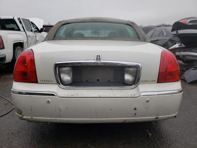 2005 Lincoln Town Car Signature Limited