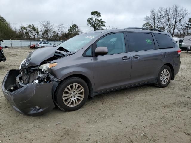 2013 Toyota Sienna XLE