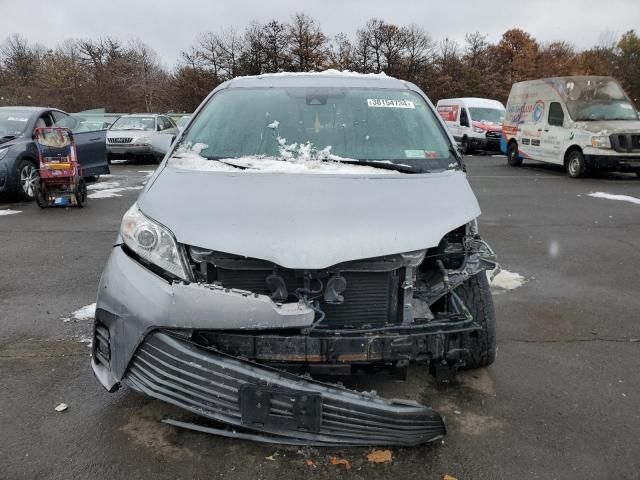 2018 Toyota Sienna XLE