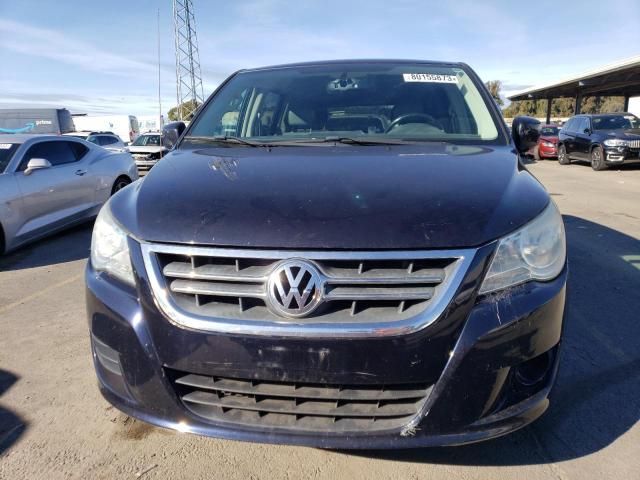 2010 Volkswagen Routan SE