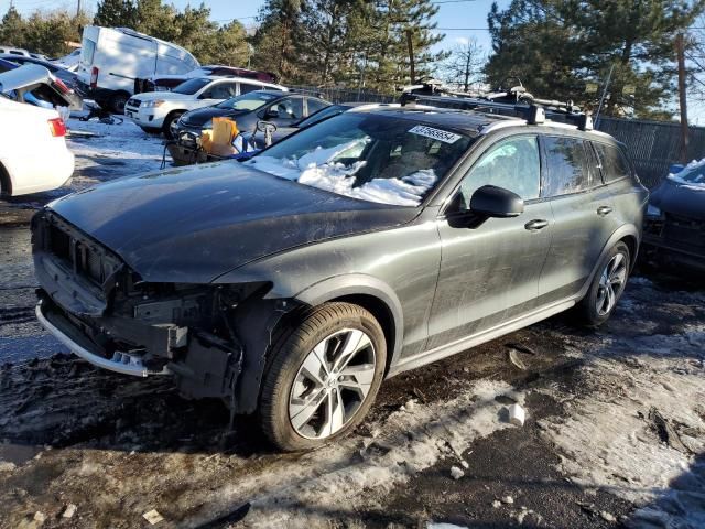 2020 Volvo V60 Cross Country T5 Momentum