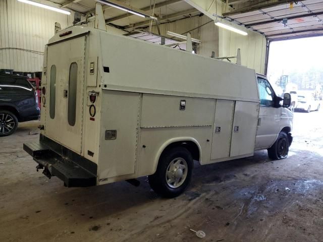 2012 Ford Econoline E350 Super Duty Cutaway Van