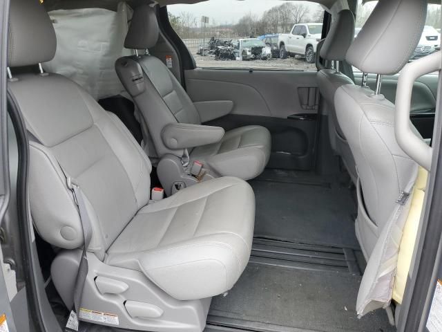 2017 Toyota Sienna XLE