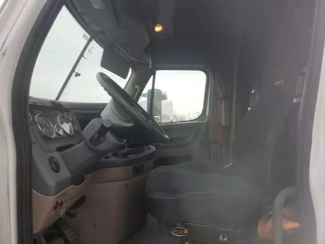 2017 Freightliner Cascadia 113