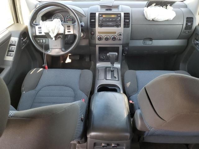 2005 Nissan Pathfinder LE