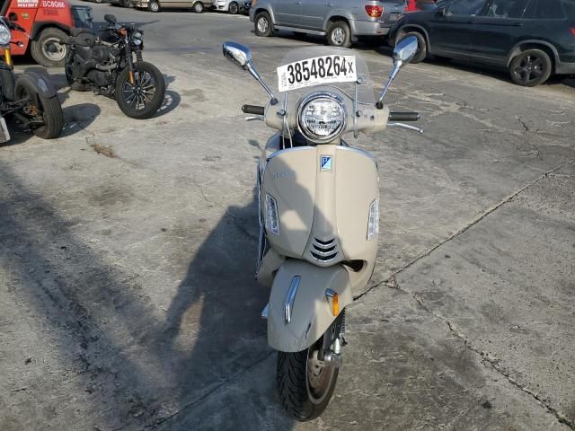 2023 Vespa GTS/SEI Giorni 300