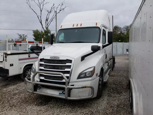 2019 Freightliner Cascadia 126