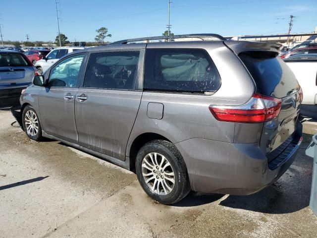 2018 Toyota Sienna XLE