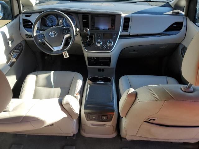 2017 Toyota Sienna XLE