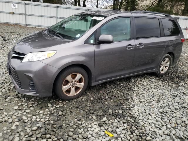 2018 Toyota Sienna LE