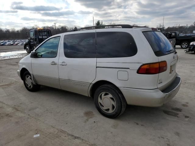 2000 Toyota Sienna LE