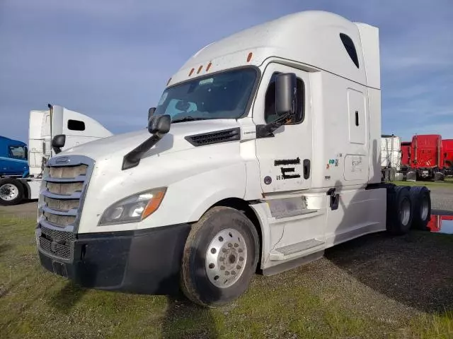 2019 Freightliner Cascadia 126