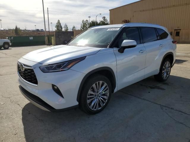 2022 Toyota Highlander Platinum