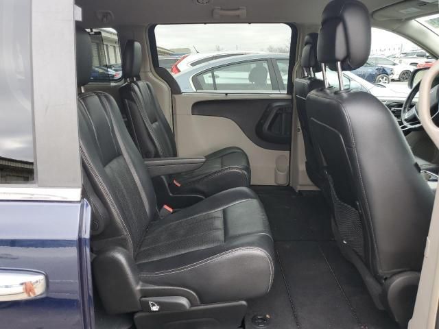 2012 Chrysler Town & Country Touring L