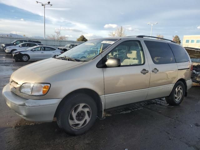 2000 Toyota Sienna LE