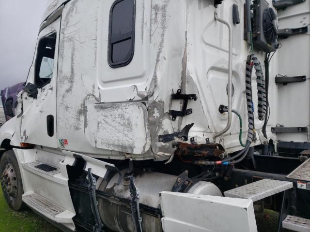 2019 Freightliner Cascadia 126