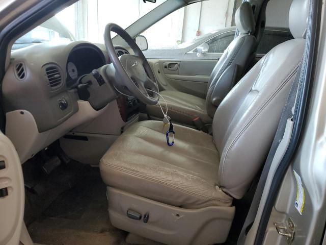 2005 Chrysler Town & Country