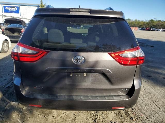 2020 Toyota Sienna XLE