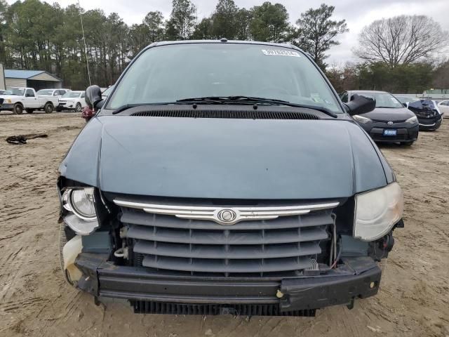 2007 Chrysler Town & Country LX