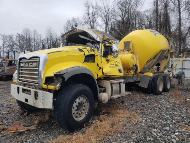 2018 Mack 700 GU700