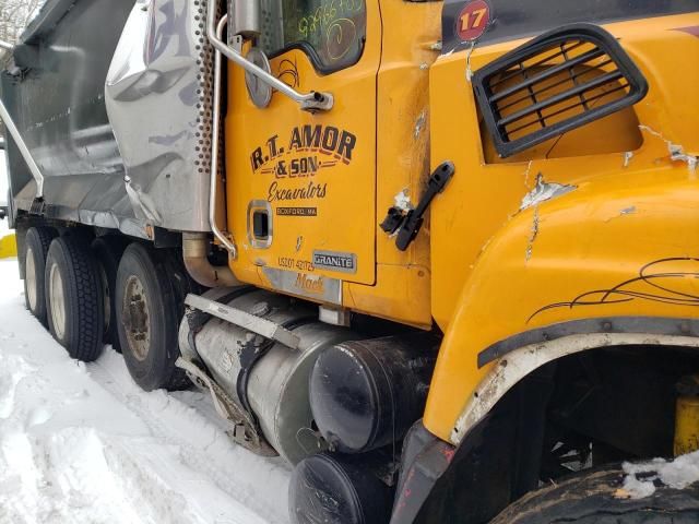 2006 Mack 700 CV700