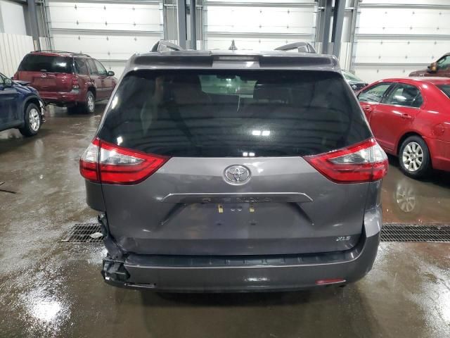 2020 Toyota Sienna XLE