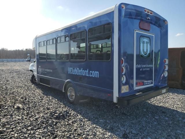 2014 Ford Econoline E450 Super Duty Cutaway Van