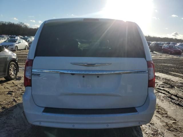 2014 Chrysler Town & Country Touring L