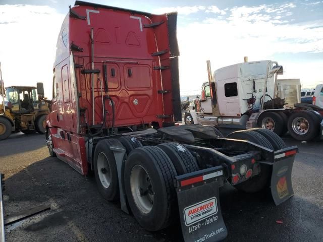 2019 Freightliner Cascadia 126