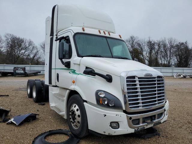 2015 Freightliner Cascadia 113