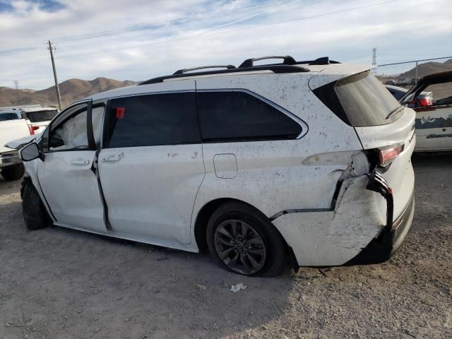 2022 Toyota Sienna LE