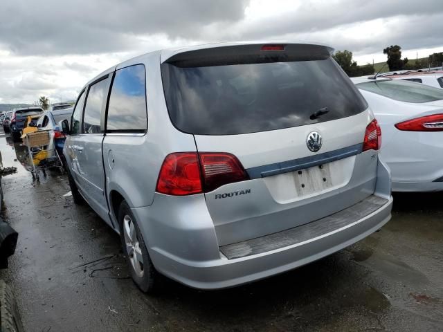 2009 Volkswagen Routan SE