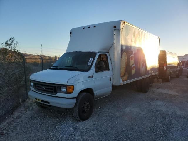 2004 Ford Econoline E450 Super Duty Cutaway Van