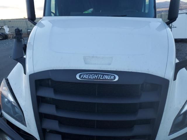 2020 Freightliner Cascadia 126