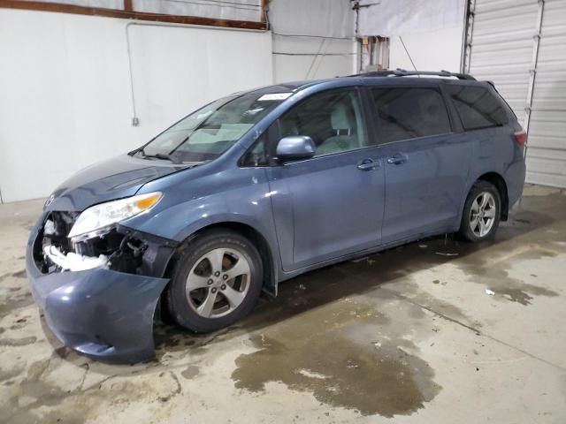 2016 Toyota Sienna LE